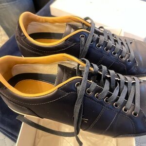 Beautiful Lacoste Men's size 9 driver Black Leather Sneakers. Gorgeous and comfy